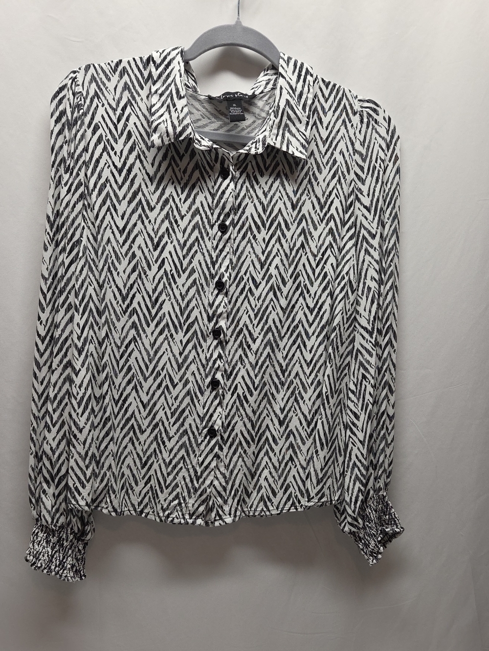 A Love Story Black & White Chevron Button-Up Blouse Business Casual Cropped